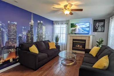Image de Overland Park Downtown | Comfy, Clean & Safe house on Hardy
