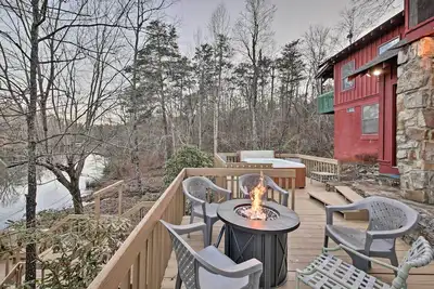 Image de Spacious Waterfront Retreat w/ Dock & Hot Tub