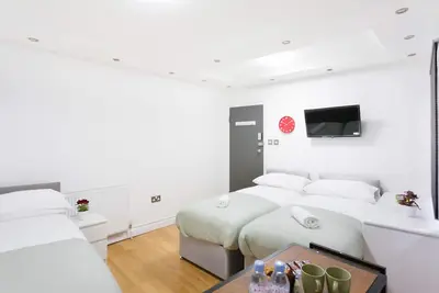 Image de Quadruple-Salle de bain partagée