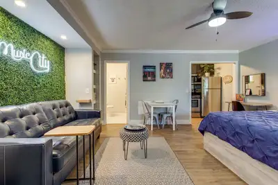 Image de Traveler's Pad 3 Miles From Downtown Braodway!