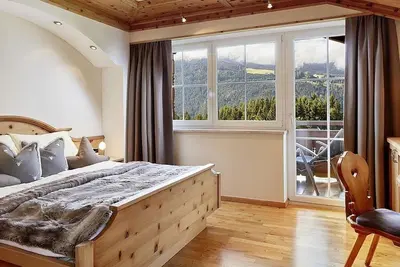 Image de Romantic Suite Prize of Honor - B&B 4-6 nights - Gut Sonnberghof Naturhotel