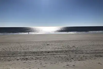Image de Charming oceanfront cottage, pet friendly, private walkway to the beach