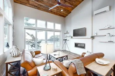 Image de Dreamy oceanfront retreat w/ spacious deck & high-speed WiFi - dogs Ok
