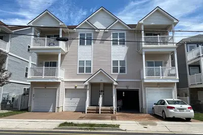 Image de Beach block condo, 100 ft from boardwalk, 4Bd, 3Ba, 8 beds, 2 car garage
