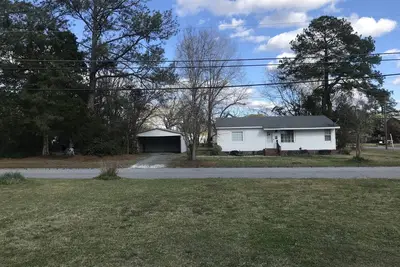 Image de Family and pet friendly home near Greenville Nc! 3Br 2Ba 6 people better\/hotels