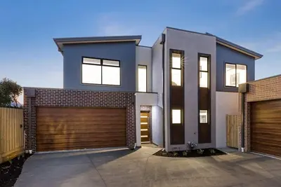 Image de Luxury by the Bay - 5 Minute walk away!