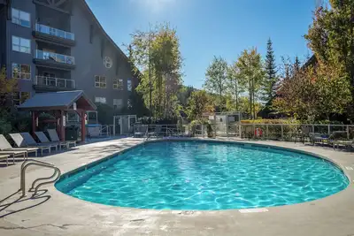 Image de ❄︎Skywalk Ski in/out Suite ❄︎1 Br - 3 Hot Tubs & Pool | The Aspens