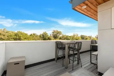 Image de Exquisite Luxury Cherry Creek Mid Century Modern Townhouse with Rooftop Deck!