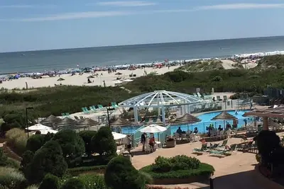 Image de Seapointe Village - Newly redone Beachfront Getaway!