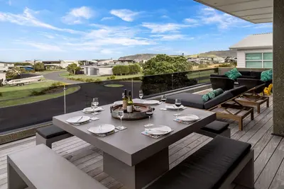 Image de Luxury South End Property with Estuary Water Views