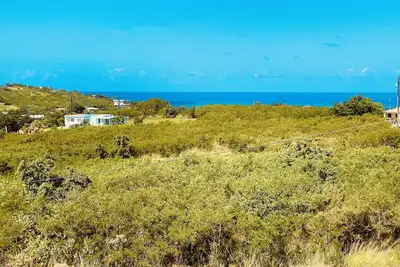 Image de Spacious, renovated, two bedroom east end villa available for vacation or more.