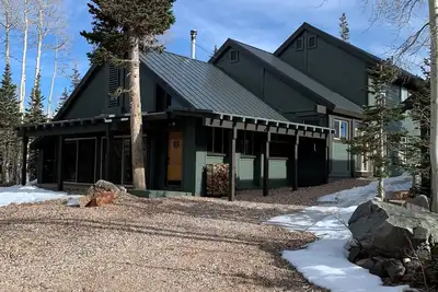 Image de Beautiful Cozy Cabin with Mountain & Ski Slope Views
