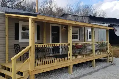 Image de Cabin on 80 acre farm with donkeys, cows and goats