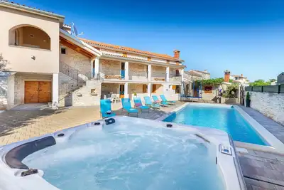 Image de Superbe maison à Vodnjan avec jacuzzi