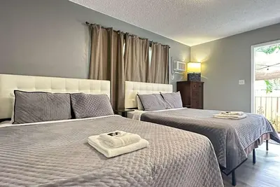 Image de Cozy Family Studio at Sheridan Guesthouse with Pool
