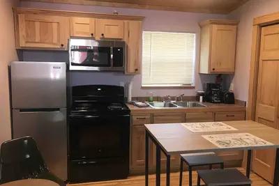 Image de The Red Station by Glacier - Apartment #3 with Ac and laundry