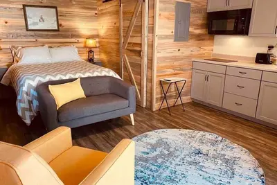 Image de The Red Station by Glacier - Cabin #7 with Ac and laundry
