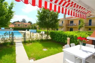 Image de Maison mitoyenne avec piscine