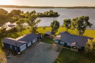 Image de Stunning Pk Waterfront Home| Private Beach Entry| Private Dock|Game Room|Hot Tub