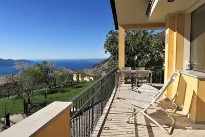 Image de Villa Arianna Suite in private Villa lake view, garden, private swimming pool.