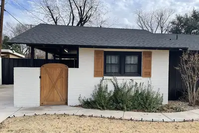 Image de Completely remodeled 1 bedroom guest house, close to Ttu and Hospitals