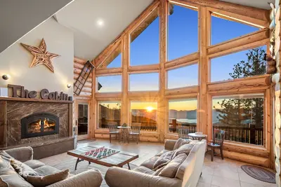 Image de Spectacular West Coast Cabin: Bike, Hike & Ski!