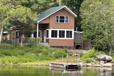 Image de Lake side cabin on Black Lake