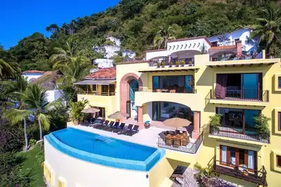 Image de Gorgeous luxury villa great location amazing views full staff & transfers incl.