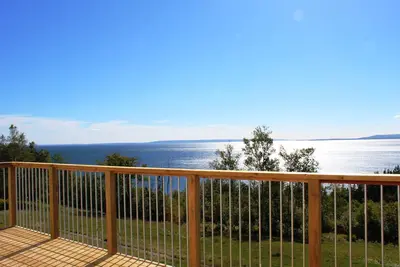 Image de Hector's Point-New Modern 1 bedroom suites in Iona