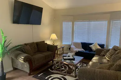 Image de Beautiful, Cozy home with a pool and Gazebo! 3 bedrooms, 5 beds 2 bathrooms