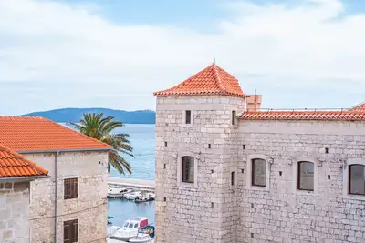 Heritage Guesthouse-Villa Vitturi with Seaview and Castle view right next to Sea