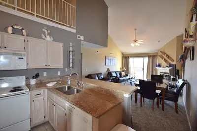 Image de Breathtaking view! 2 Pools & Beach - 4 Enclosed Bedrm/3 bth/40'  BoatSlip Avlb.