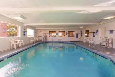 Image de Group Escape! Two Comfy Units, Pool, Sauna