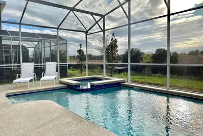 Image de Luxury 6 Bedroom 5 bath pool Home 206
