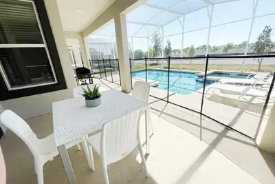 Image de Luxury 6 Bedroom 5 bath pool Home 199