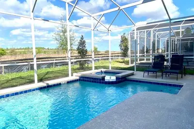 Image de Luxury 6 Bedroom 5 bath pool Home 201