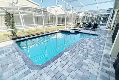 Image de Luxury 7 Bedroom 5 bath pool Home 207