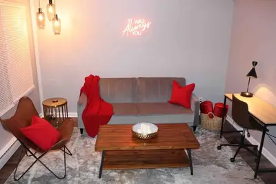 Image de Cozy Townhome w/ King Beds_Fast WIFI_Hiking_Kayak