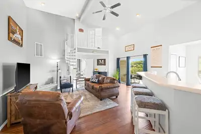 Image de Condo in Lakefront Resort w/ Boat Launch & Pool!