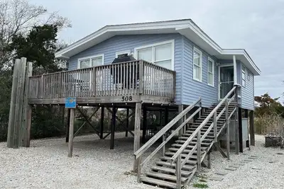 Image de Quiet beach house steps away from the ocean with private pier to view the marsh.