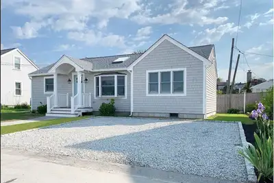Image de Walk to Easton's Beach - Newly renovated 2 bedroom and 2 bath cottage.