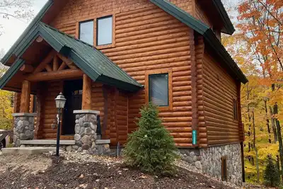 Image de Cozy 4 Bdr Log Cabin at Boyne Mountain