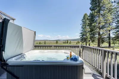 Image de Chic Pet-Friendly Northstar Home | Hot Tub, Shuttle, Pool & Rec Access