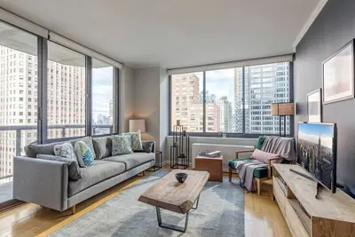 Image de Roomy 1br near Broadway w/ Indoor pool + Doorman by Blueground