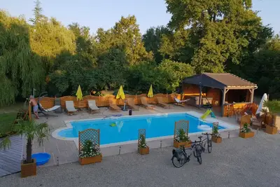 Image de Inviting 3-Bed holiday home in Château-Garnier