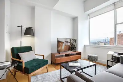 Image de Quaint Tribeca Studio w/ Gym, W/D, Doorman, Garage, Valet, by Blueground
