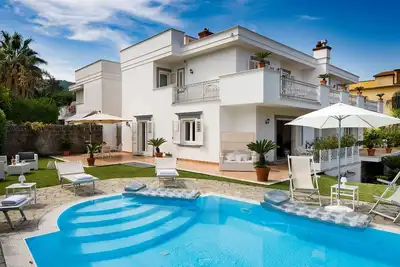 Villa Lia with Private Pool, Garden and Parking