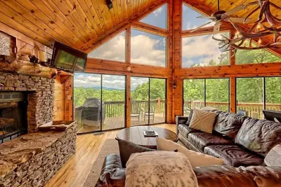 Image de Hot Tub, 3 Fireplaces, Mountain Views, Game Room