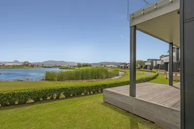 Image de Lakeside Villa Retreat - Matarangi Downstairs Unit