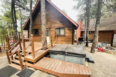 Image de The Bear's Den of Flagstaff + Private Hot Tub